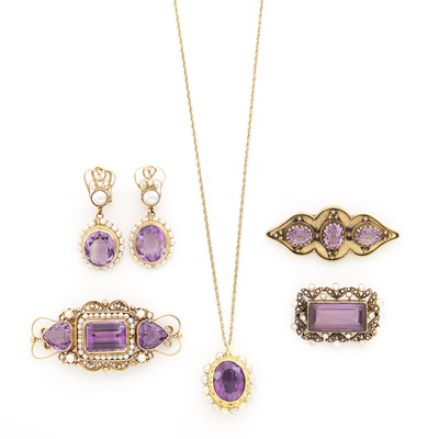 Lot 2002 - Group of Gold, Amethyst and Cultured Pearl Jewelry