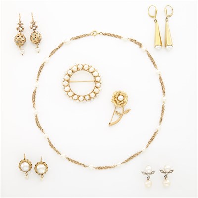 Lot 1320 - Group of Gold, Cultured and Mabé Pearl Jewelry