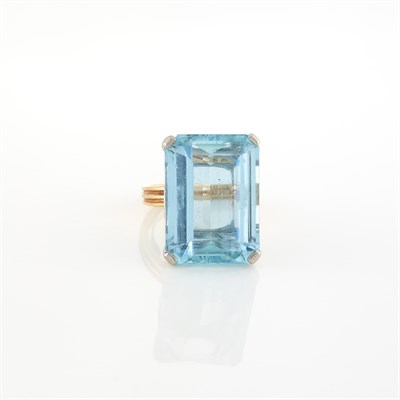 Lot 1661 - Gold, Platinum and Aquamarine Ring