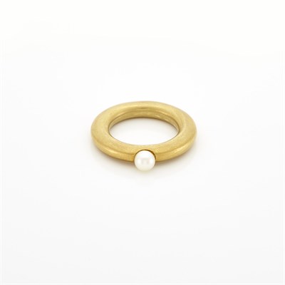 Lot 1002 - Gold and Cultured Pearl Ring, by Linda Lee Johnson