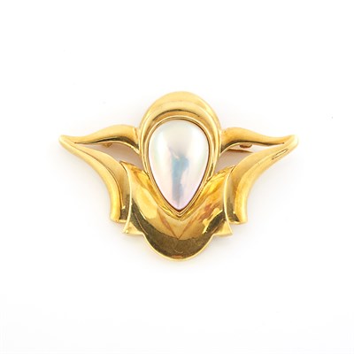 Lot 1357 - Gold and Cultured Pearl Pin