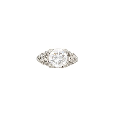 Lot 460 - Platinum and Diamond Ring