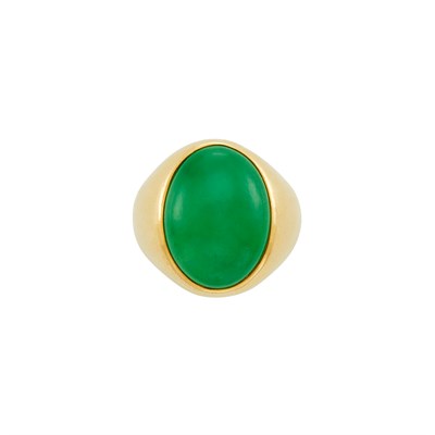 Lot 404 - Gentleman's Gold and Jade Gypsy Ring