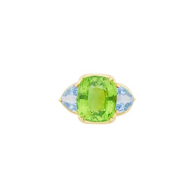 Lot 15 - Gold, Peridot and Blue Spinel Ring