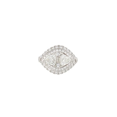 Lot 210 - Platinum and Diamond Ring