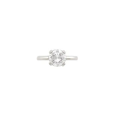Lot 332 - Platinum and Diamond Ring