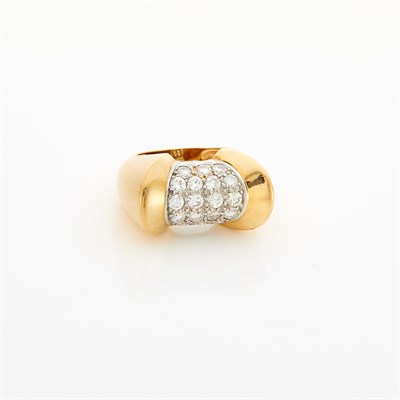Lot 1050 - Gold and Diamond Ring