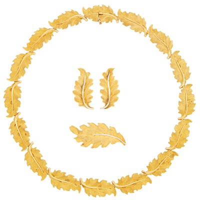 Lot 10 - Tricolor Gold Leaf Necklace, Pair of Earclips and Pin, Buccellati