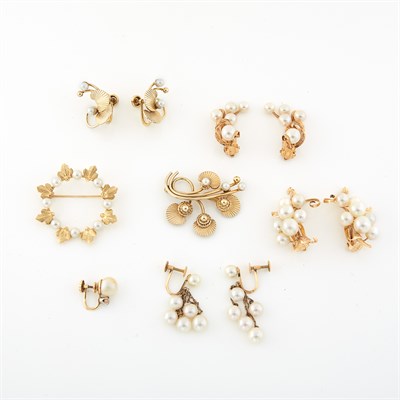 Lot 1609 - Group of Gold and Cultured Pearl Jewelry