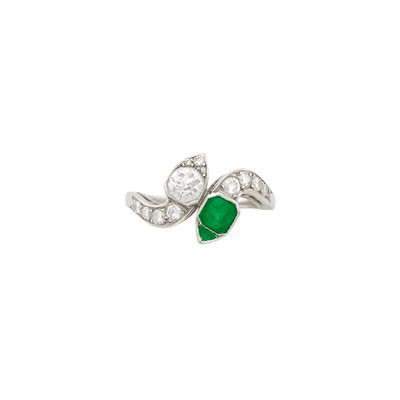 Lot 804 - Platinum, Emerald and Diamond Serpent Ring
