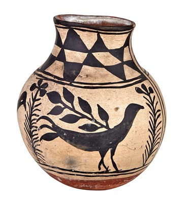 Lot 220 - Santo Domingo Pottery Olla First half 20th...