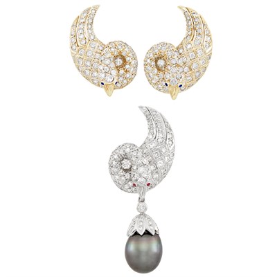 Lot 225 - White Gold, Gray Cultured Pearl and Diamond Swan Brooch and Pair of Diamond Swan Earrings