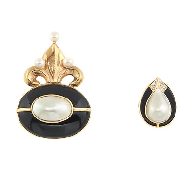 Lot 144 - Gold, Mabé Pearl, Black Onyx and Cultured Pearl Brooch and Ring