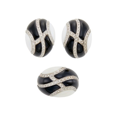 Lot 34 - Two-Color Gold, Black and White Onyx and Diamond Bombé Ring and Pair of Earclips