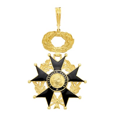 Lot 43 - Gold and Black Enamel 'Republique Francaise' Medallion Pendant