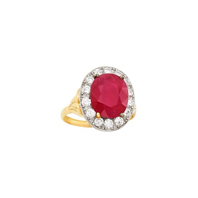 Lot 333 - Gold, Ruby and Diamond Ring