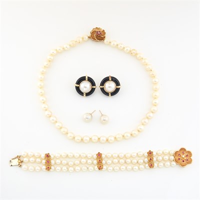 Lot 1104 - Group of Gold and Cultured Pearl Jewelry
