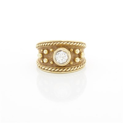 Lot 1138 - Gold and Diamond Ring
