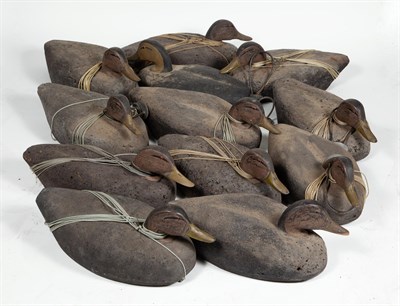 Lot 184 - GROUP OF AMERICAN BLACK DUCK DECOYS 12 carved...