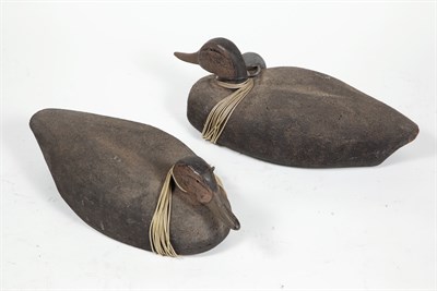 Lot 186 - TWO AMERICAN BLACK DUCK DECOYS Two carved and...