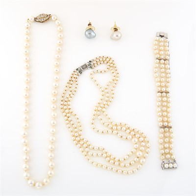 Lot 1577 - Group of Pearl Jewelry