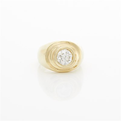 Lot 1139 - Gold and Diamond Ring