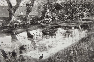 Lot 12 - CARTIER-BRESSON, HENRI (1908-2004) l'isle...