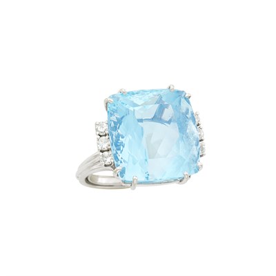 Lot 195 - White Gold, Aquamarine and Diamond Ring