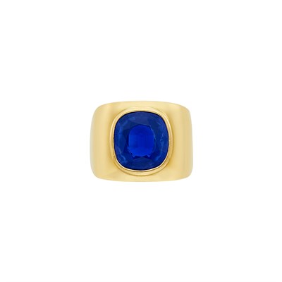 Lot 456 - Gentleman's Gold and Sapphire Gypsy Ring