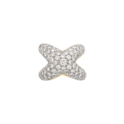 Lot 67 - Gold and Diamond Bombé Ring