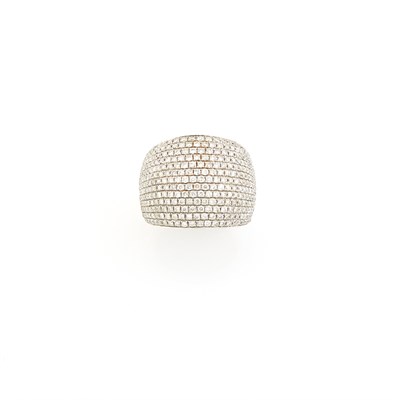Lot 1538 - White Gold and Diamond Ring