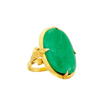 Lot 96 - Gold and Jade Ring