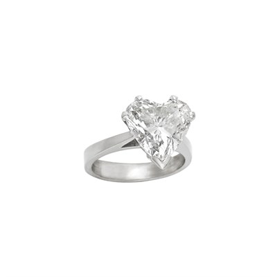 Lot 790 - White Gold and Diamond Ring