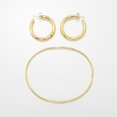 Lot 1124 - Gold Bangle Bracelet, Ippolita, and Pair of Hammered Gold Hoop Earrings