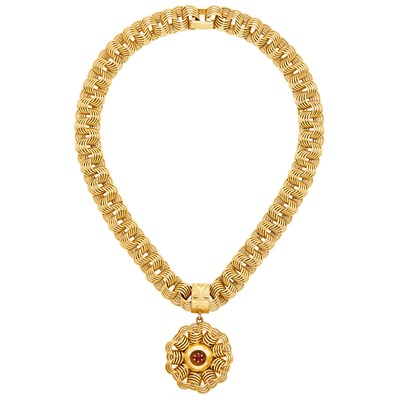 Lot 641 - Gold and Garnet Pendant-Brooch Necklace