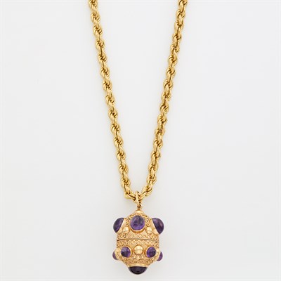 Lot 1219 - Gold and Cabochon Amethyst Pendant-Necklace