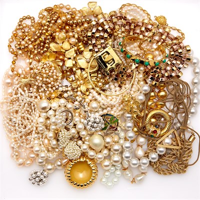 Lot 1814 - Group of Imitation, Cultured and Freshwater Pearl and Costume Jewelry and Fragments