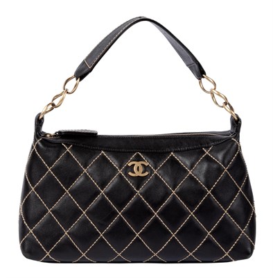 Lot 454 - Chanel Black Leather Zip Shoulder Bag