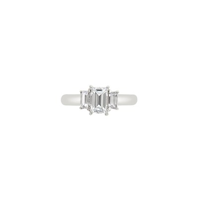 Lot 490 - Platinum and Diamond Ring
