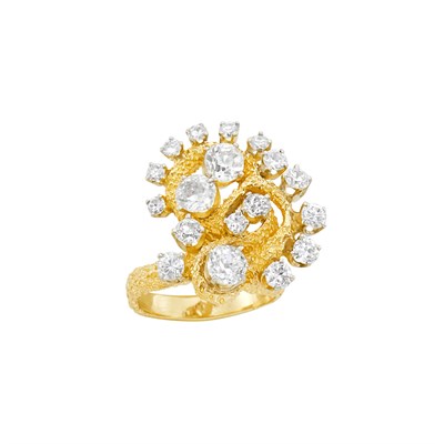 Lot 125 - Nugget Gold and Diamond Abstract Ring