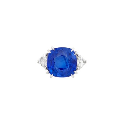 Lot 827 - Platinum, Sapphire and Diamond Ring