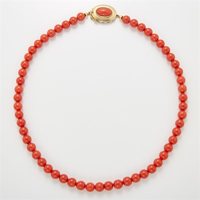 Lot 1194 - Coral Necklace with Gold and Coral Clasp