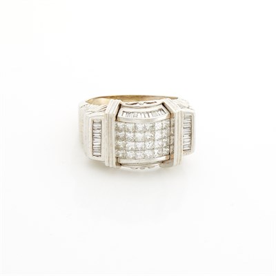 Lot 1203 - White Gold and Diamond Ring