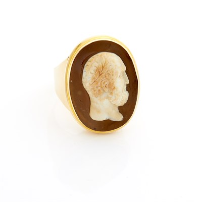 Lot 1344 - Gold and Cameo Ring
