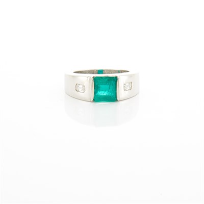 Lot 1022 - White Gold, Emerald and Diamond Gypsy Ring