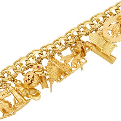 Lot 648 - Gold Charm Bracelet