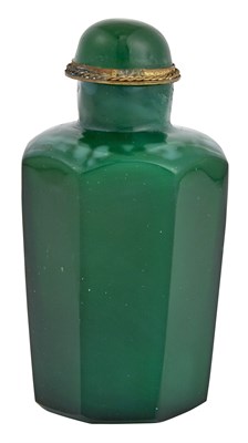Lot 170 - Chinese Green Glass Snuff Bottle 19th Century...
