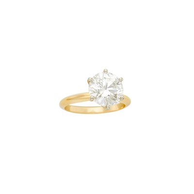 Lot 101 - Gold and Diamond Ring
