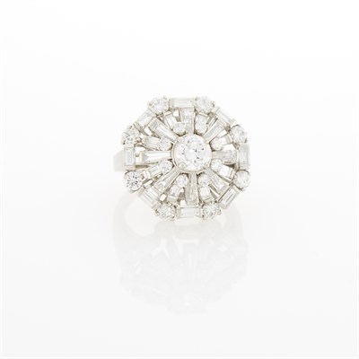 Lot 188 - Platinum and Diamond Ring