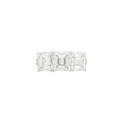 Lot 39 - Platinum and Diamond Three Stone Ring